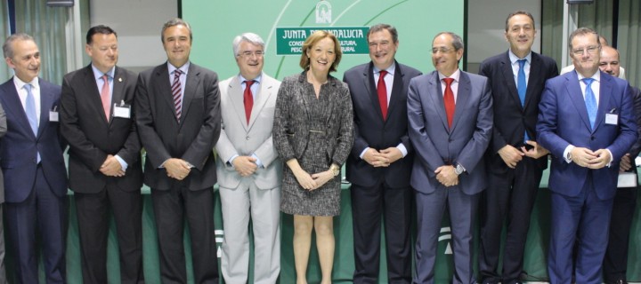 Andalucía firma un convenio con diez entidades financieras facilitar préstamos a jóvenes agricultores