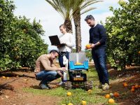 Desarrollan un robot móvil para recolectar la fruta caída al suelo